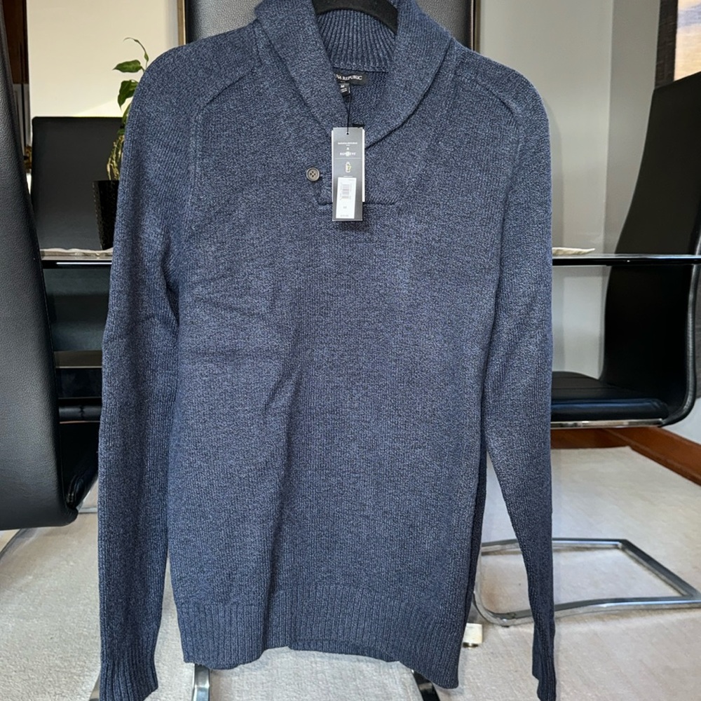Banana Republic sweater. Color Blue size M . NWT